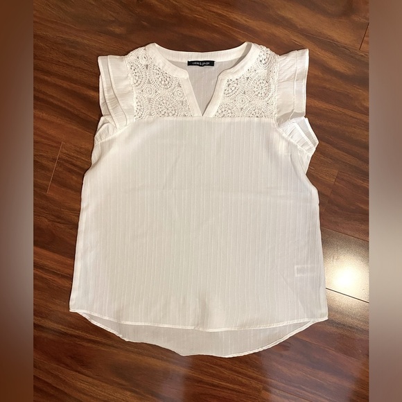Cable & Gauge Tops - Cable & Gauge White Lace Detail Flutter sleeves Women's Top. Medium .New